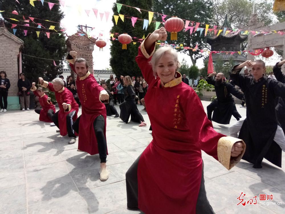 大爷打非遗女人拳,大爷打非遗女人拳击视频